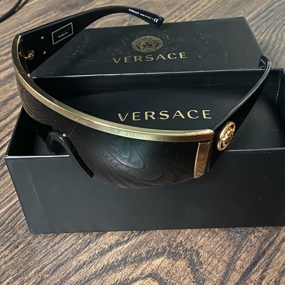 Versace sunglasses - Picture 1 of 6